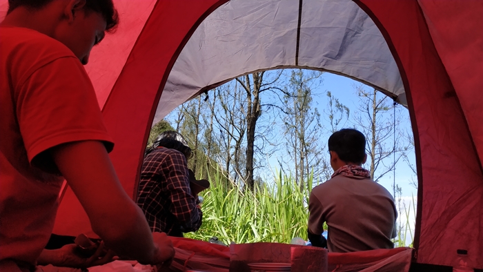 suasana tenda di gunung arjuno